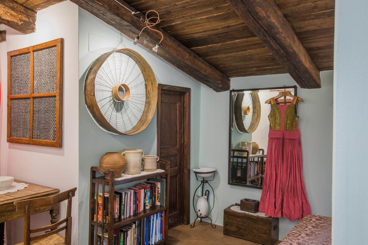 Il Nibbio - Soffitta Delle Ginestre Apartment โมราโนคาลาโบร ภายนอก รูปภาพ