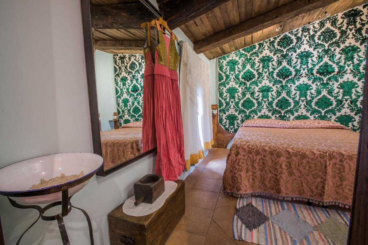 Il Nibbio - Soffitta Delle Ginestre Apartment โมราโนคาลาโบร ภายนอก รูปภาพ